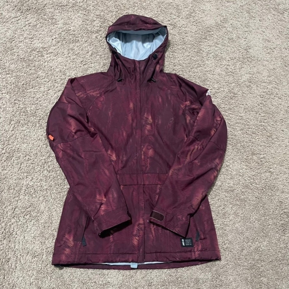 Nike SB Jacket Women Small Red Burgundy Camo Snowboard 10K Waterproof Hooded Ski